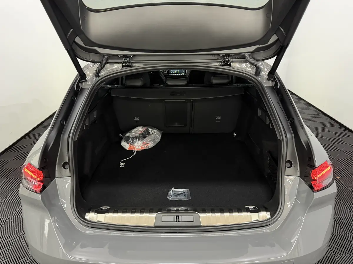 Peugeot 508 1.6 HYbrid 225 Allure Pack Plug-in: foto 32