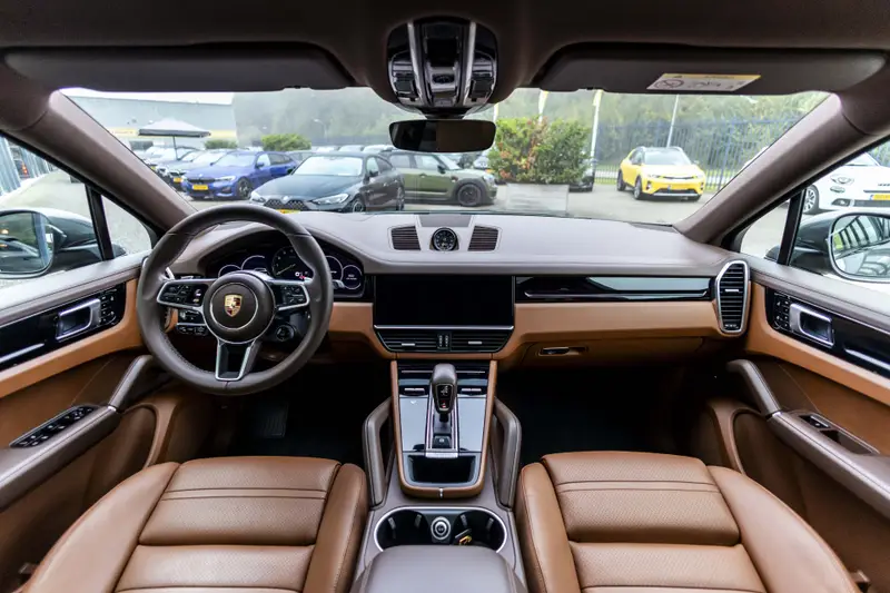 Porsche Cayenne Coupé 3.0 E-Hybrid Sport Chrono 2020 leasen bij DreamLease: foto 2
