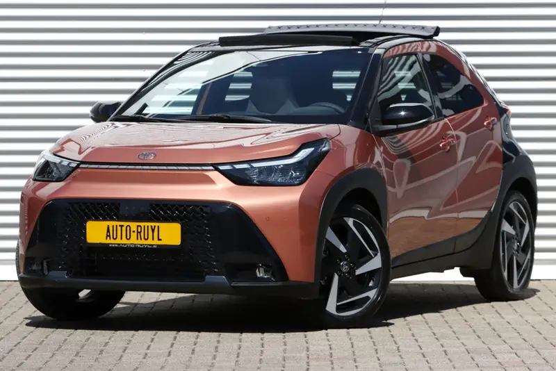 Toyota Aygo X Hybrid 115 Lounge Vouwdak / JBL / Bi-Tone 2025 leasen bij DreamLease: foto 1