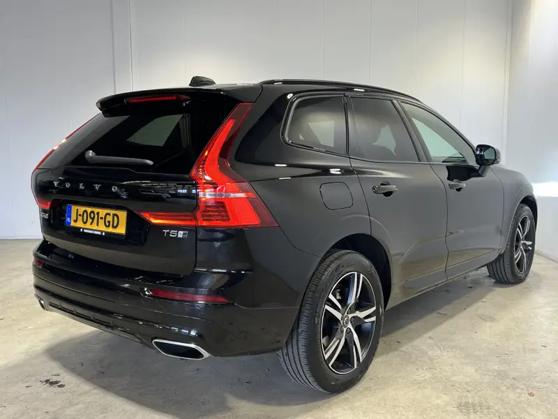 Volvo XC60 2.0 T5 AWD R-Design 2019 leasen bij DreamLease: foto 2