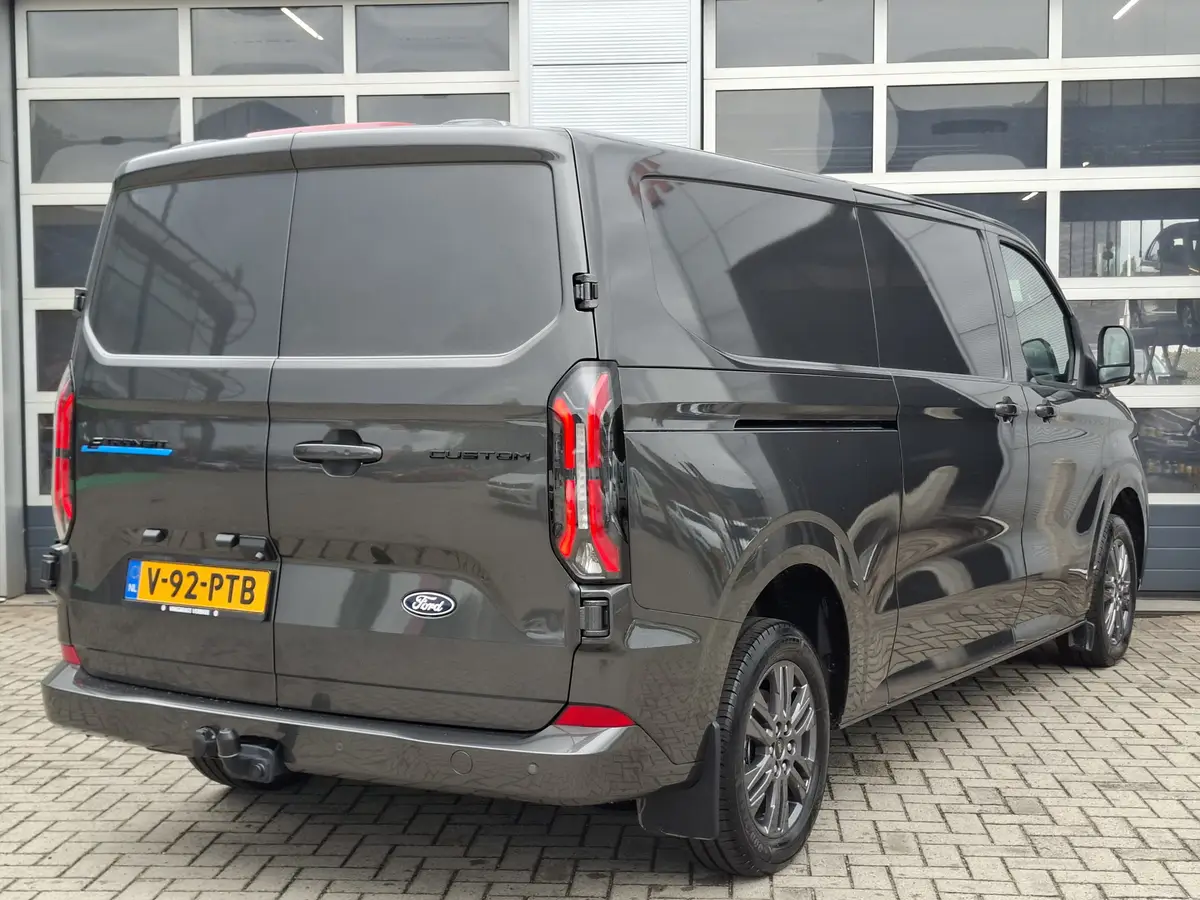 Ford E-Transit Custom 340 L2H1 Limited 71 kWh: foto 2