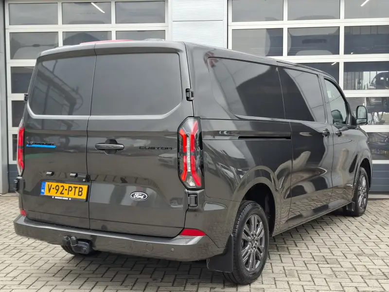 Ford E-Transit Custom 340 L2H1 Limited 71 kWh 2026 leasen bij DreamLease: foto 2