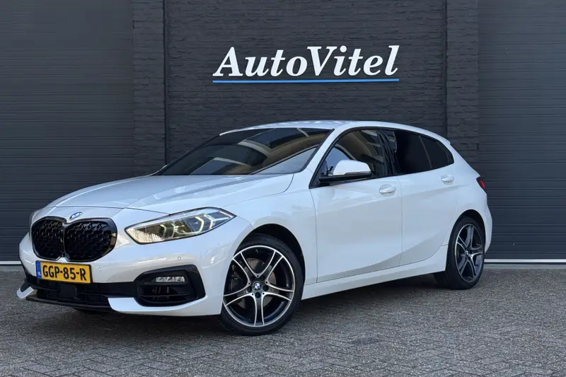 BMW 1 Serie 118i Sportline | Sportleder | Comfort Acces | Stoel+Stuurverwarming | PDC V+A | Carplay 2021 leasen bij DreamLease: foto 1