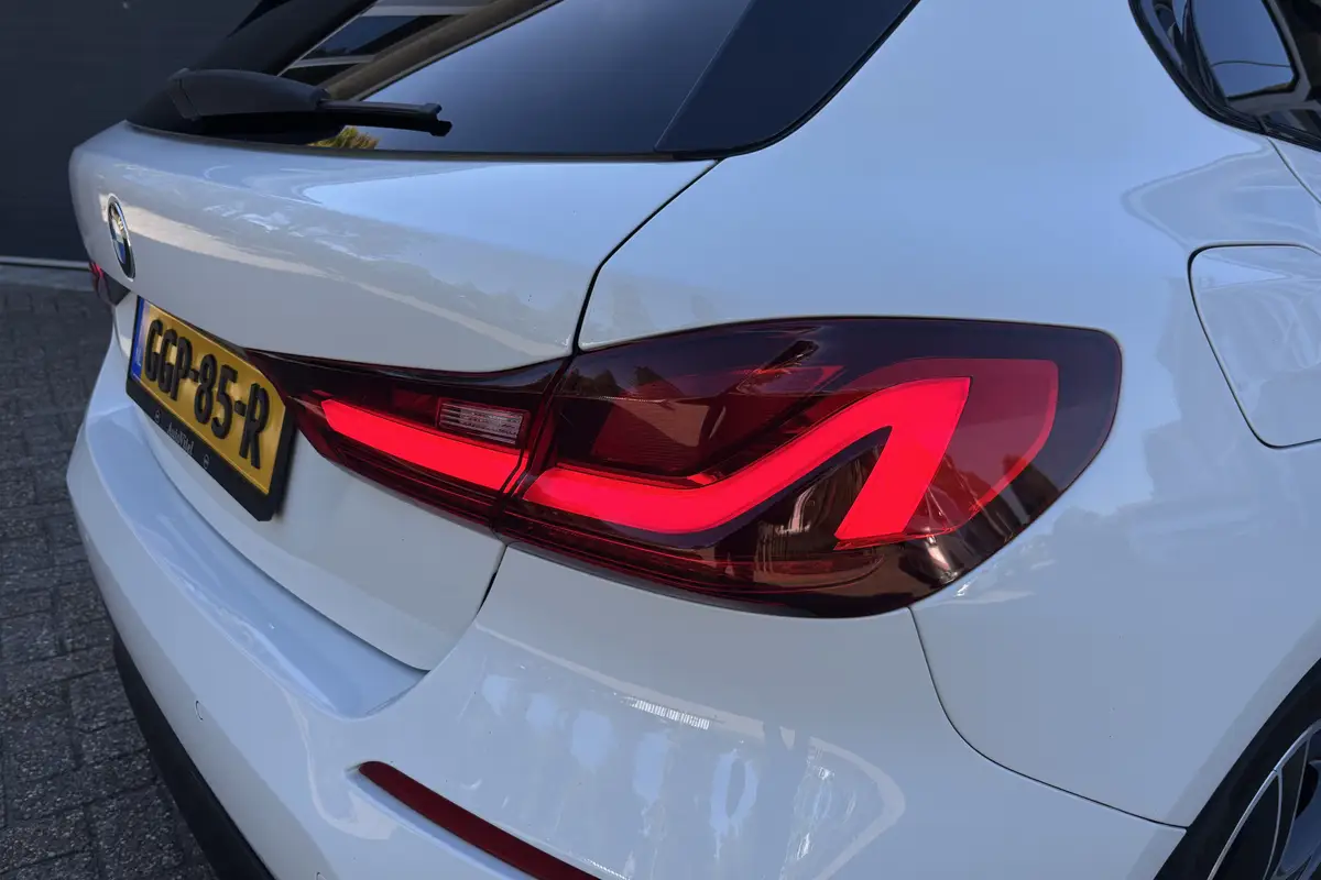 BMW 1 Serie 118i Sportline | Sportleder | Comfort Acces | Stoel+Stuurverwarming | PDC V+A | Carplay: foto 29