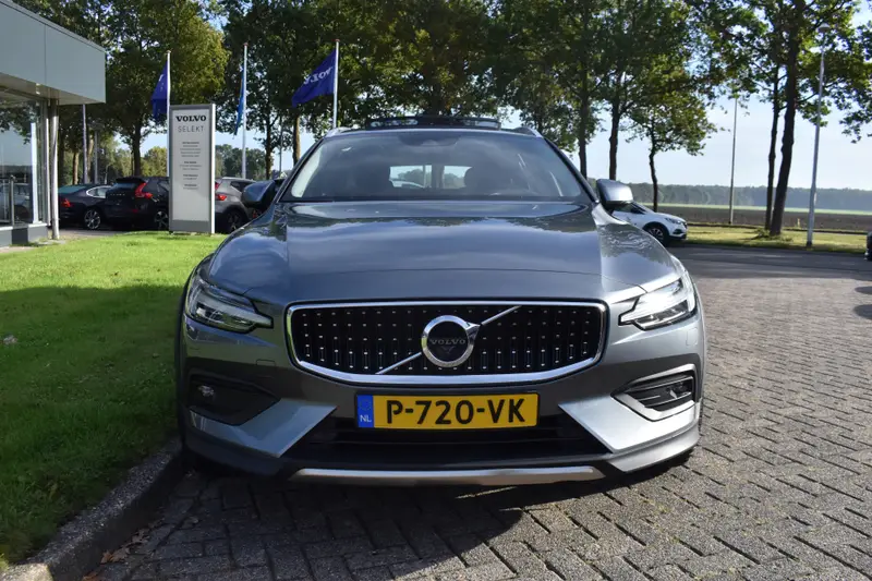 Volvo V60 Cross Country B4 211PK AWD Intro Edition 2021 leasen bij DreamLease: foto 2