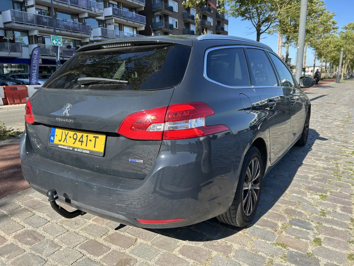 Peugeot 308 SW 1.2 PureTech Blue Lease Premium: foto 2