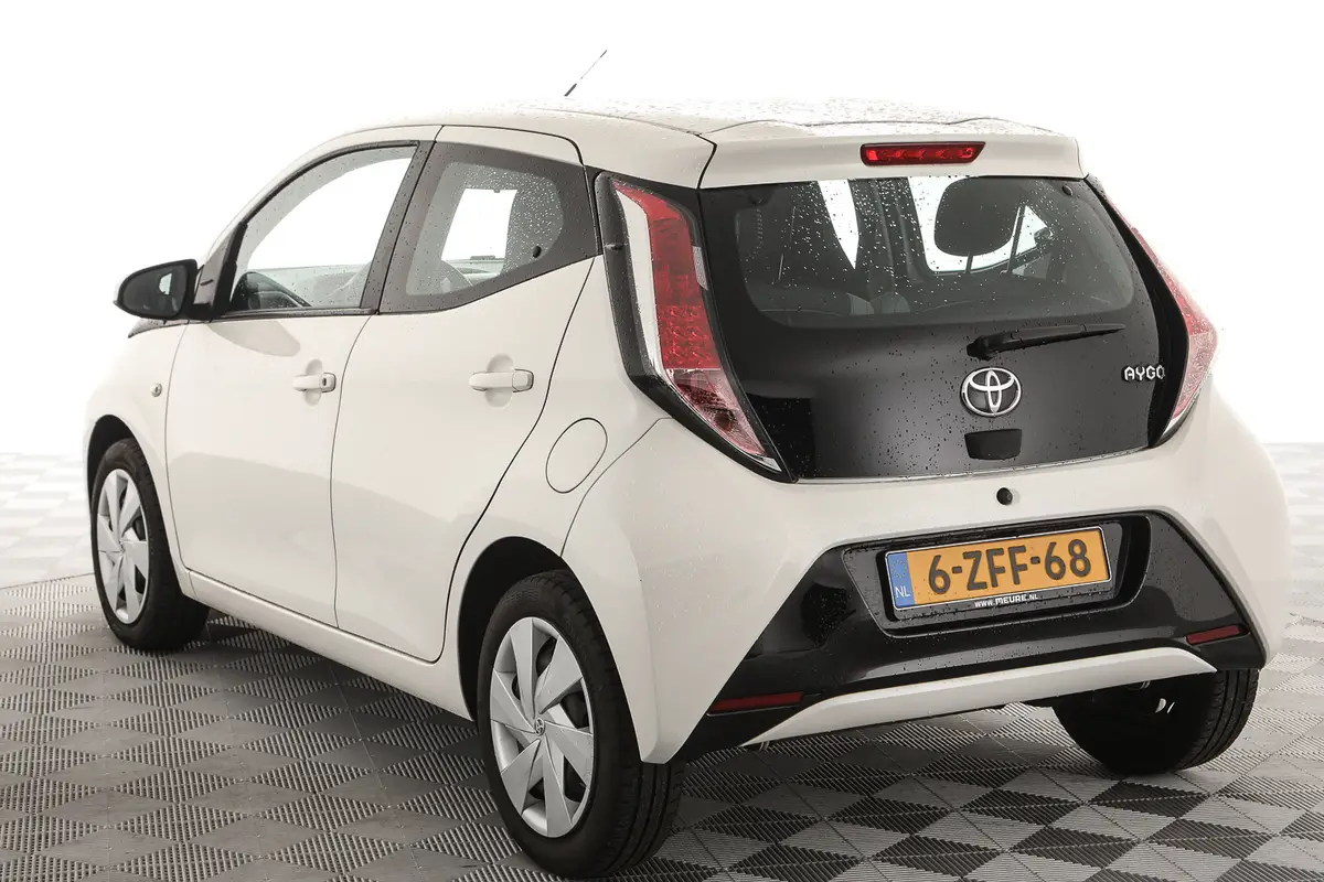 Toyota Aygo 1.0 VVT-I X-Play: foto 2
