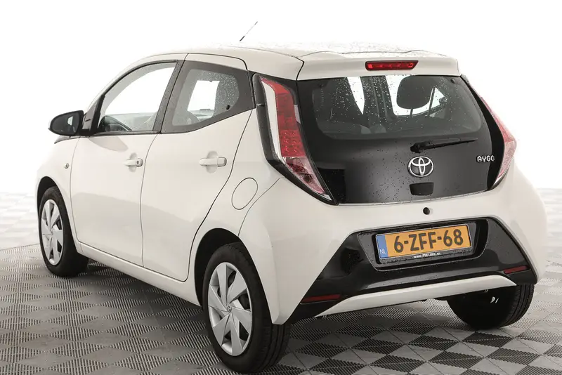 Toyota Aygo 1.0 VVT-I X-Play 2014 leasen bij DreamLease: foto 2