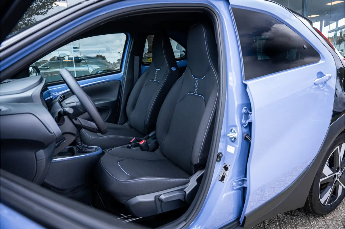 Toyota Aygo X Hybrid 115 pulse Automaat ** Stoelverwarming ** Camera ** Carplay **: foto 2