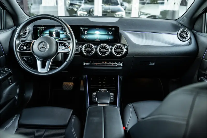 Mercedes-Benz EQA 350 4MATIC Luxury Line 67 kWh 2023 leasen bij DreamLease: foto 2