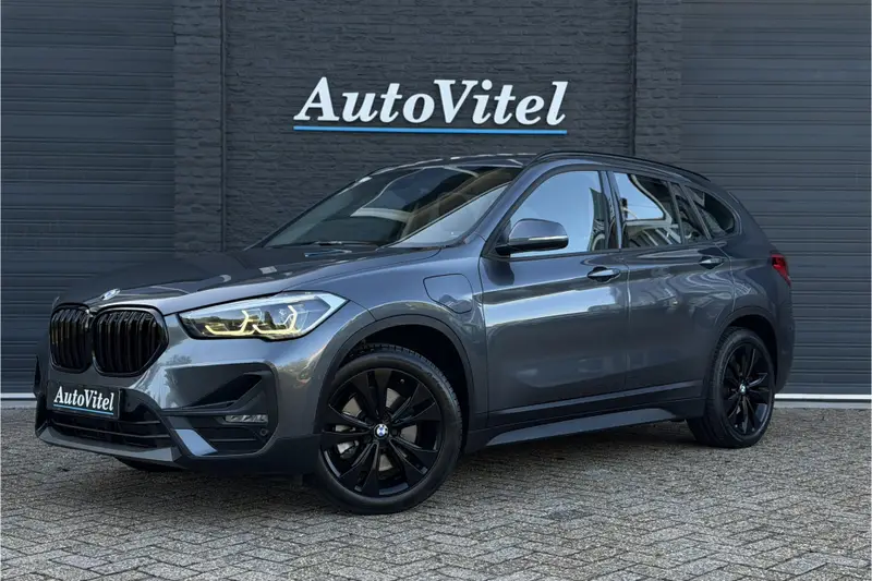 BMW X1 xDrive25e | Sportstoel | Camera | Comfort Access | LED | Elektrische Klep | 35X op voorraad 2021 leasen bij DreamLease: foto 1