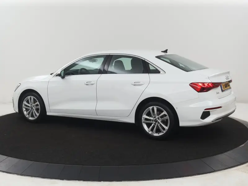 Audi A3 Limousine 35 TFSI S edition | Camera | Park assist | Carplay | 2021 leasen bij DreamLease: foto 2