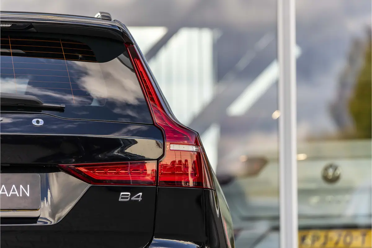 Volvo V60 2.0 B4 R-Design: foto 44
