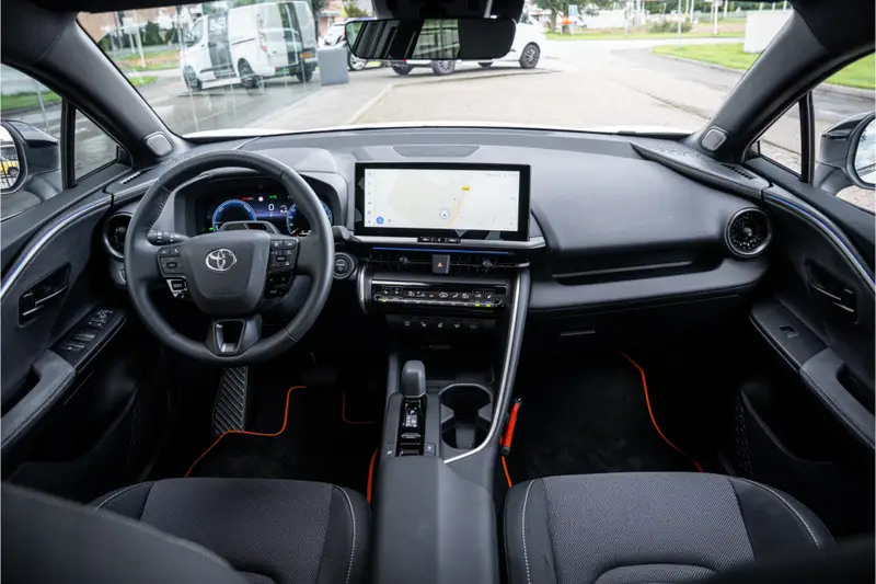 Toyota C-HR 1.8 Hybrid 140 Executive ** Panodak ** Trekhaak ** Bi-tone ** JBL 2025 leasen bij DreamLease: foto 2