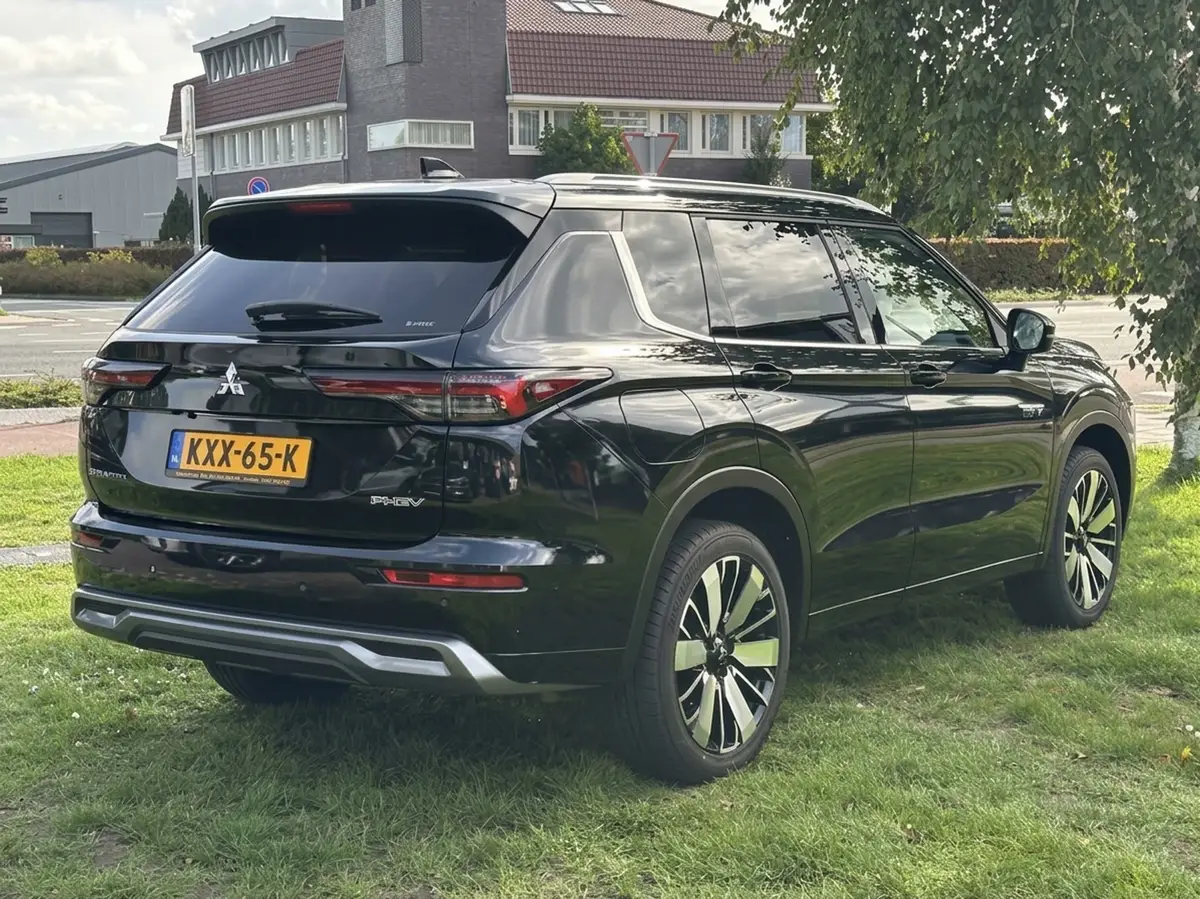 Mitsubishi Outlander 2.4 PHEV Instyle: foto 2