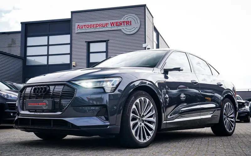 Audi e-tron Sportback 55 quattro S edition 95 kWh |Virtual Mirrors | Head up | Panorama | 360 cam | Trekhaak | Assistentiepakket | 2021 leasen bij DreamLease: foto 1