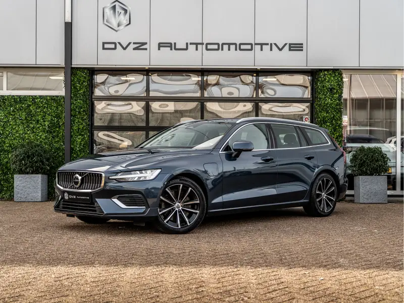 Volvo V60 2.0 T6 Plug-in hybrid AWD Core Bright 2022 leasen bij DreamLease: foto 1