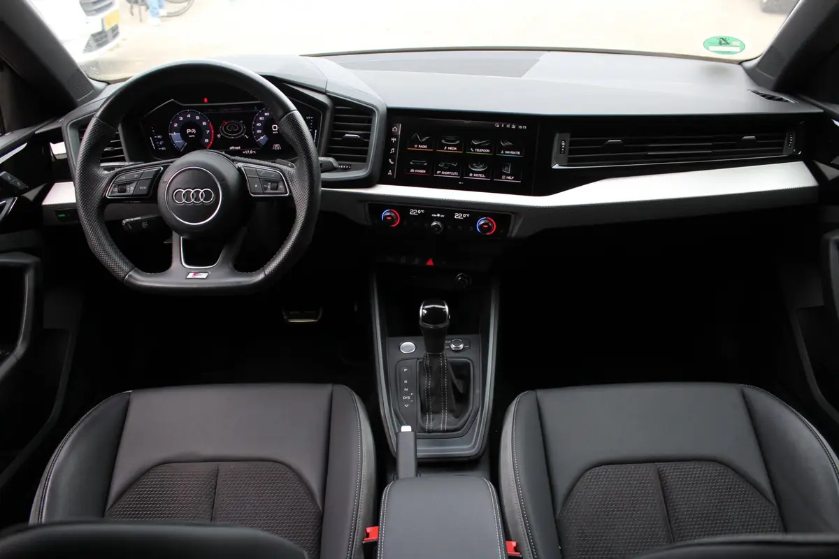 Audi A1 Sportback 35 TFSI 3x S-line | Edition one | Camera | Lane assist | LED | Apple carplay | Keyless | Drive Select | Stoelver: foto 2