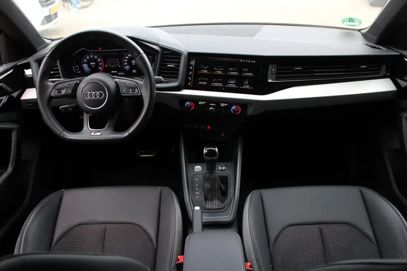 Audi A1 Sportback 35 TFSI 3x S-line | Edition one | Camera | Lane assist | LED | Apple carplay | Keyless | Drive Select | Stoelver 2019 leasen bij DreamLease: foto 2