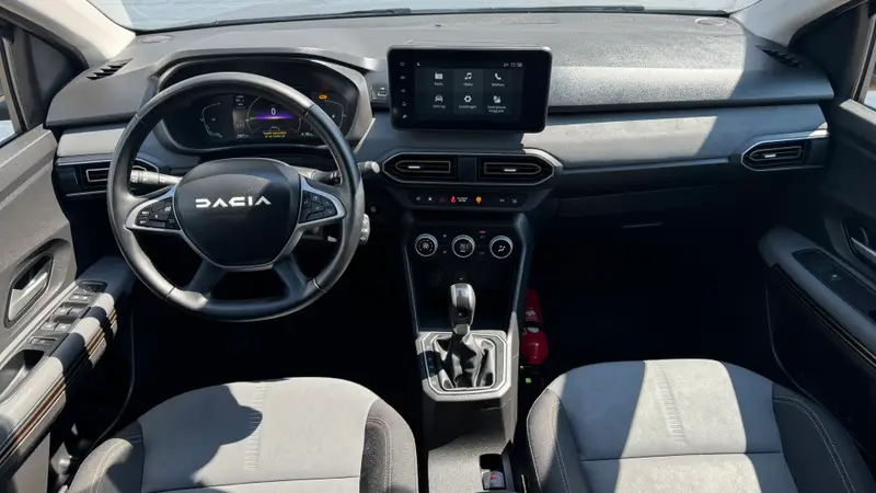 Dacia Jogger 1.6 Hybrid 140 Extreme 7p. Automaat Camera Carplay Cruisecontrol Stoelverwarming Clima 2024 leasen bij DreamLease: foto 2
