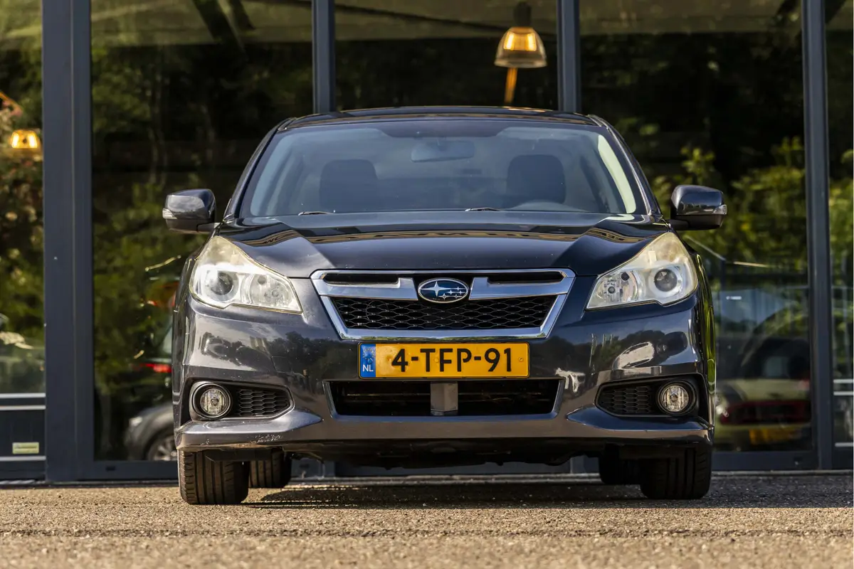 Subaru Legacy Touring Wagon 2.0i Intro: foto 2