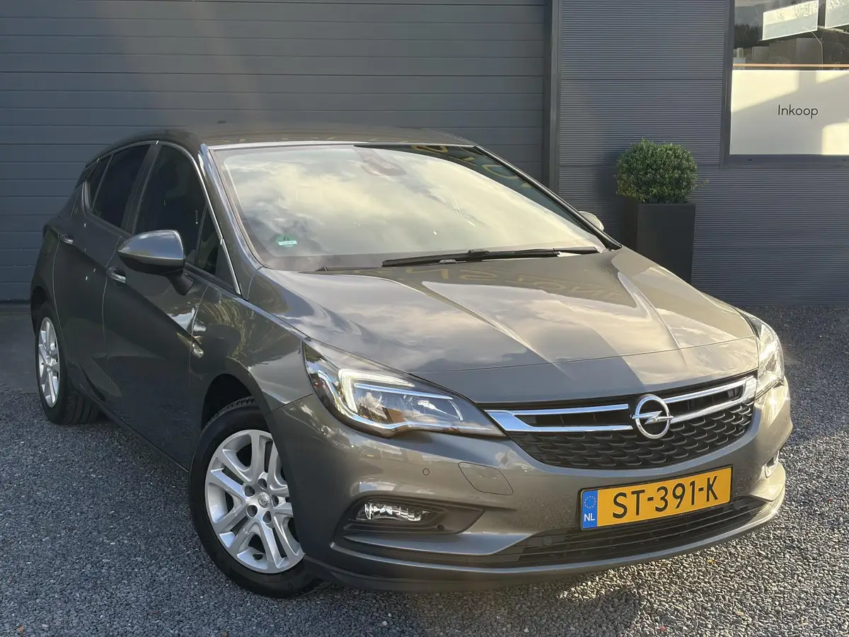 Opel Astra 1.0 Online Edition: foto 2