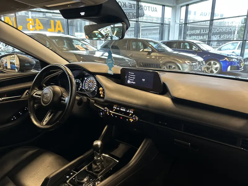 Mazda 3 2.0 e-SkyActiv-G M Hybrid 122 Luxury | Adaptieve cruise control | Stoel+Stuurverwarming | Head up display | Keyless | Achteruitrijcamera | Bose audio | Lederen bekleding | Navigatie | Climate control | Memory seats 2019 leasen bij DreamLease: foto 2