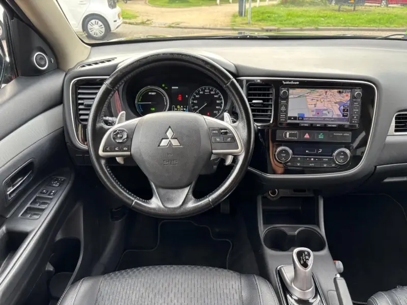 Mitsubishi Outlander 2.0 PHEV Executive Edition Full Opties 2014 leasen bij DreamLease: foto 2