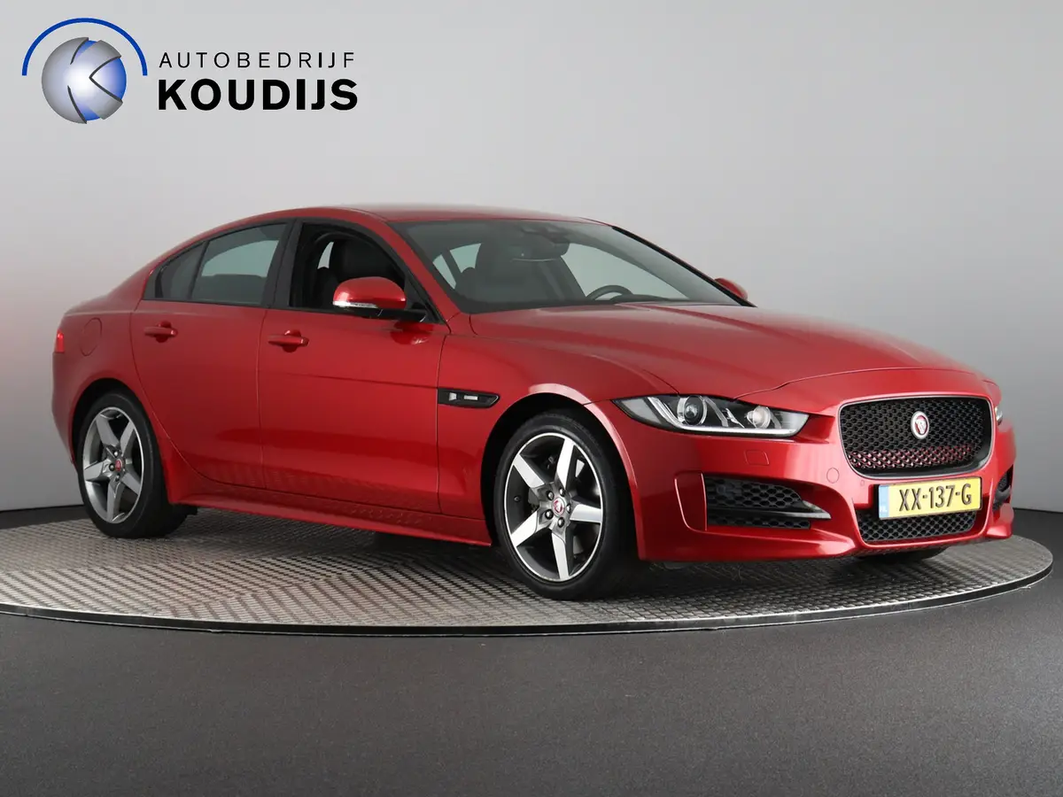 Jaguar XE 2.0t R-Sport: foto 1