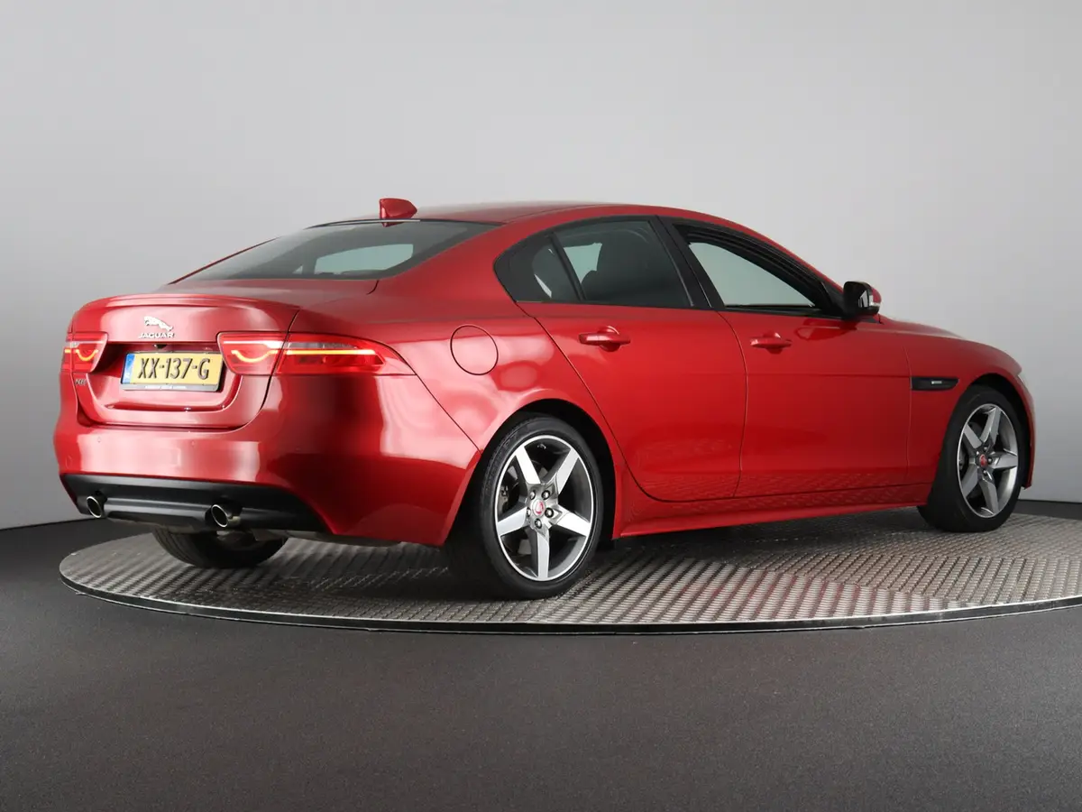Jaguar XE 2.0t R-Sport: foto 2