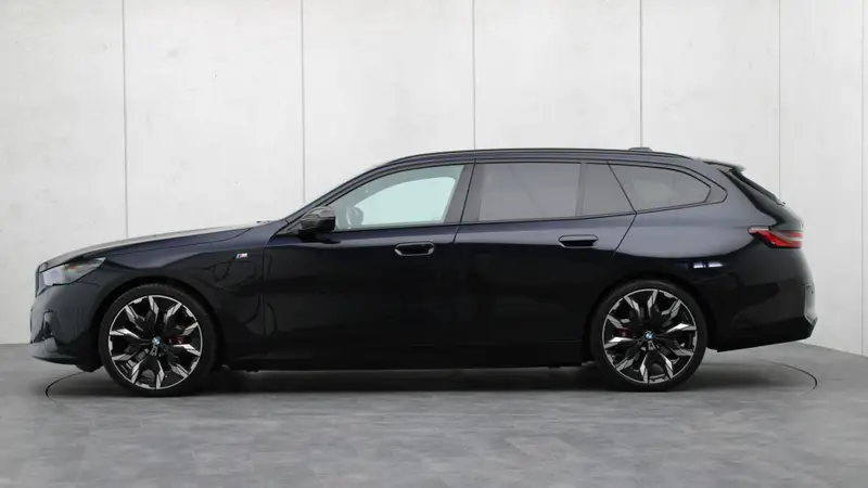 BMW 5 Serie Touring 530e xDrive M-Sport Pro 2025 leasen bij DreamLease: foto 2