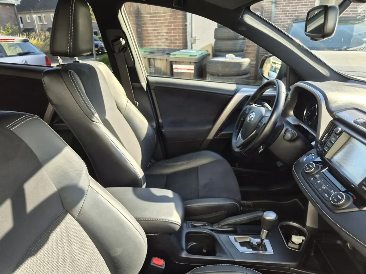 Toyota RAV4 2.5 Hybrid Style: foto 2