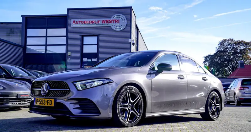 Mercedes-Benz A-Klasse 180 Premium Plus | Stoelverwarming | Panorama dak | Achteruitrijcamera 2020 leasen bij DreamLease: foto 1