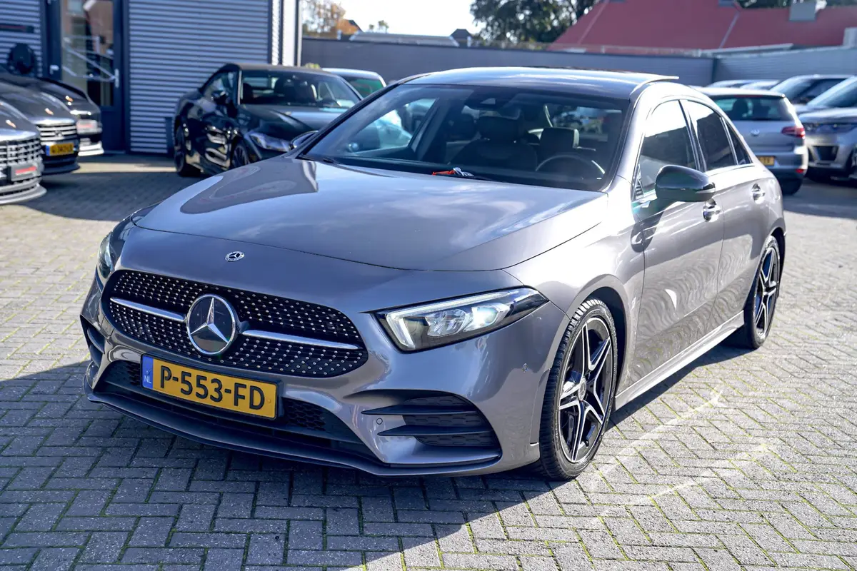 Mercedes-Benz A-Klasse 180 Premium Plus | Stoelverwarming | Panorama dak | Achteruitrijcamera: foto 2