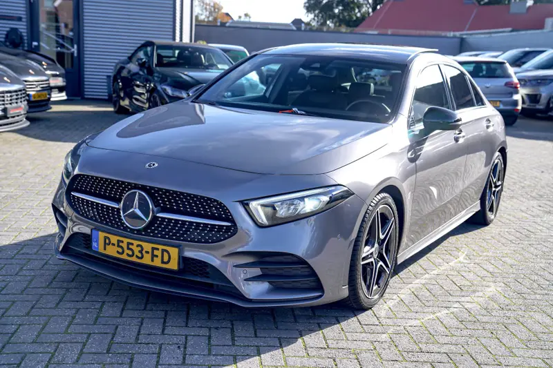 Mercedes-Benz A-Klasse 180 Premium Plus | Stoelverwarming | Panorama dak | Achteruitrijcamera 2020 leasen bij DreamLease: foto 2