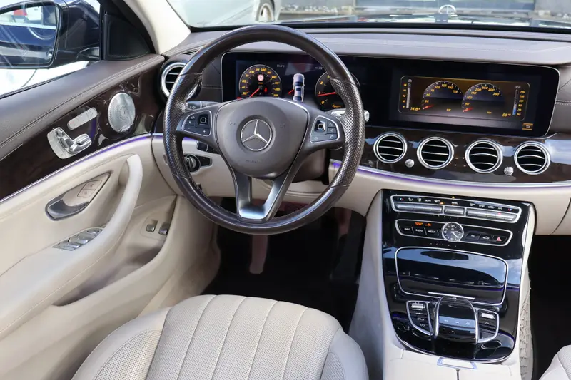 Mercedes-Benz E-Klasse 200 Prestige Plus I Airmatic / Luchtvering I 360 camera I Head-up I Beige lederen bekleding I Panoramadak I Burmester I Stoelverwarming/ventilatie voor I 2016 leasen bij DreamLease: foto 2