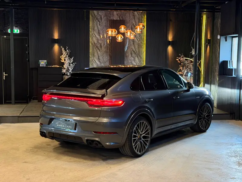 Porsche Cayenne Coupé 3.0 E-Hybrid PANO|LUCHTVERING|FULL OPTIONS! 2022 leasen bij DreamLease: foto 2