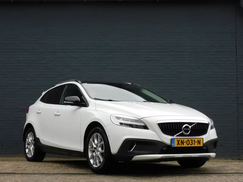 Volvo V40 Cross Country 1.5 T3 Polar+ Luxury 2019 leasen bij DreamLease: foto 2