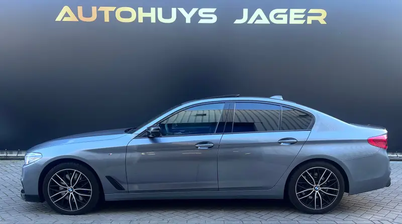 BMW 5 Serie 540i xDrive High Executive -M Sport Pano Ventilatie 360 Leder Keyless 2019 leasen bij DreamLease: foto 2