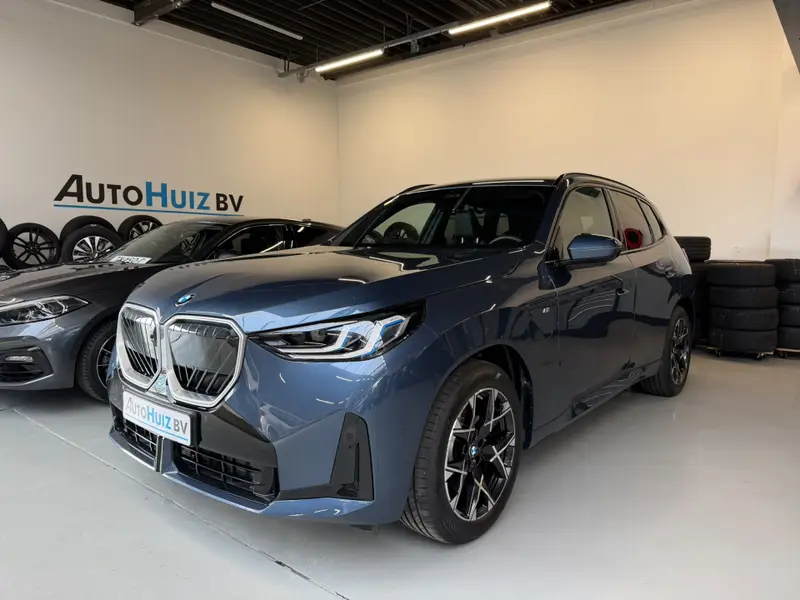 BMW X3 30e xDrive M Sport Harman- Kardon Sound Trekhaak Stuurwielverwarming Head-Up Display 360 Gr. Camera Driving Assistant Professional Elektrische actieradius tot 90 km WLTP! Bmw Iconic Glow Chassisdemping elektronisch geregeld 2026 leasen bij DreamLease: foto 2