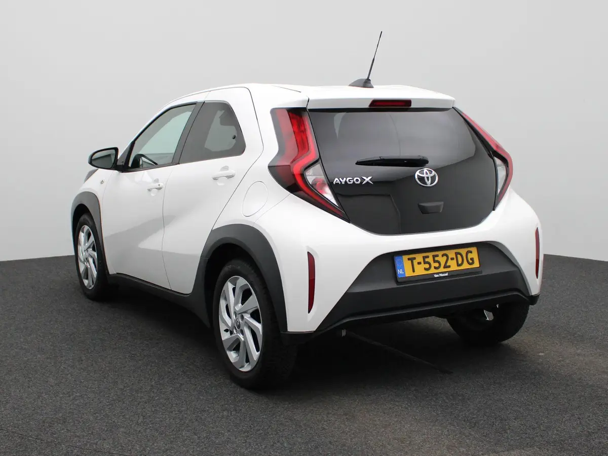 Toyota Aygo X 1.0 VVT-i MT first: foto 2