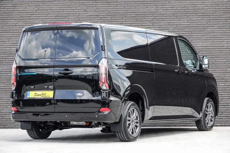 Ford E-Transit Custom L2H1 218Pk Aut. | Elektrisch | Nieuwe 71Kwh Accu | Limited 340 | 2xSchuifdeur | 360° Camera | 17'' | Agate Black 2026 leasen bij DreamLease: foto 2