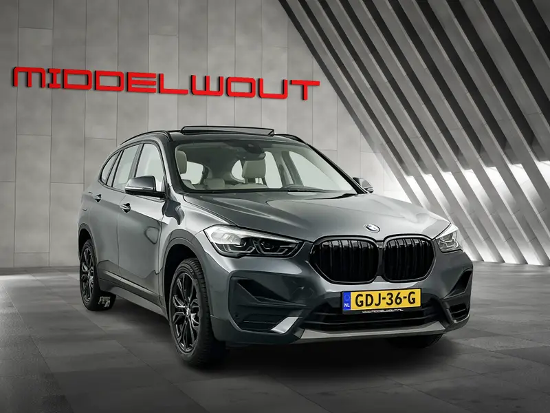 BMW X1 sDrive18i High Exe. Shadow-Line Pano-dak/Leder/18'LMV/Navi+ Keyless Start 2020 leasen bij DreamLease: foto 2
