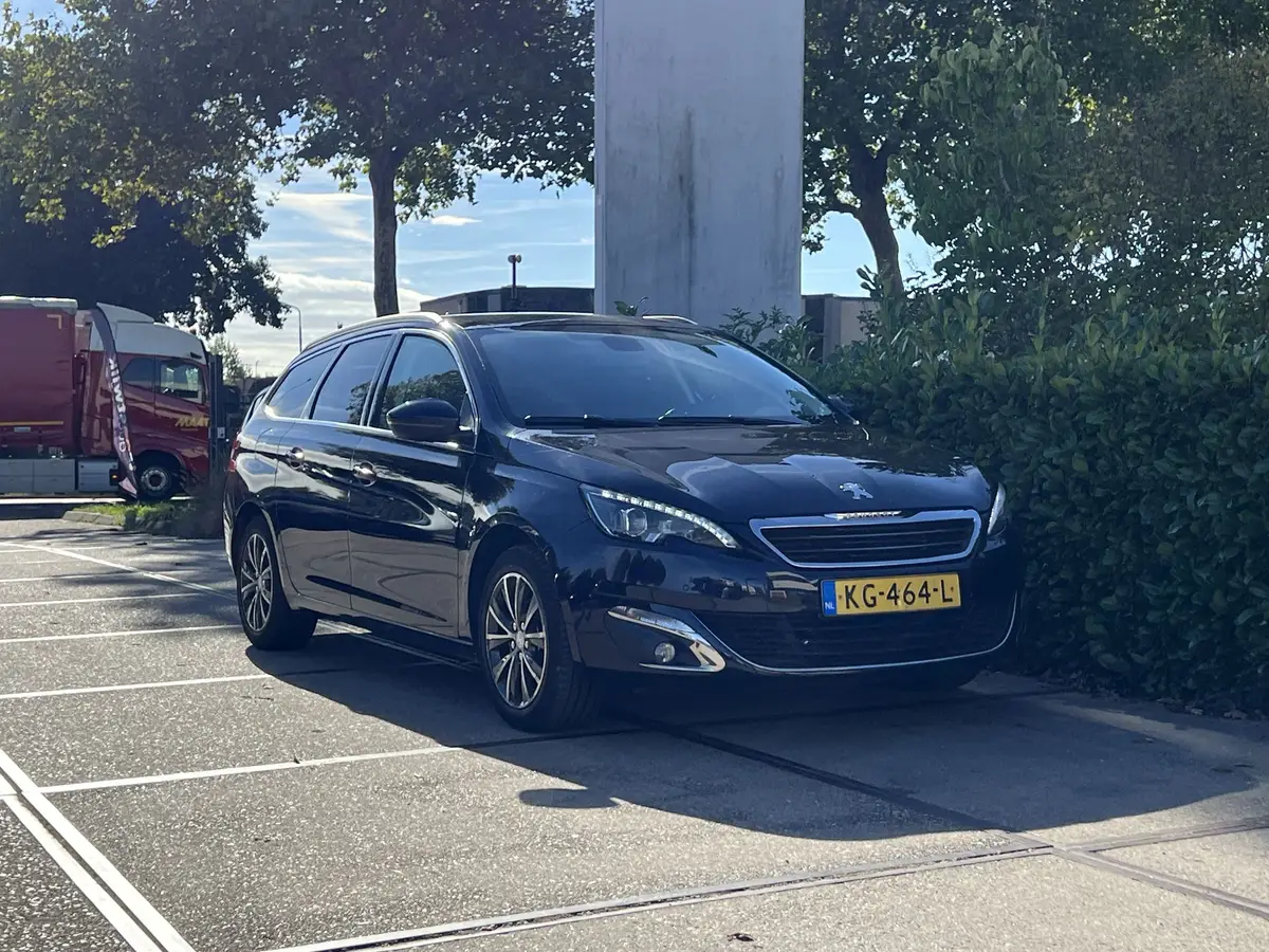 Peugeot 308 SW 1.2 T Allure: foto 1