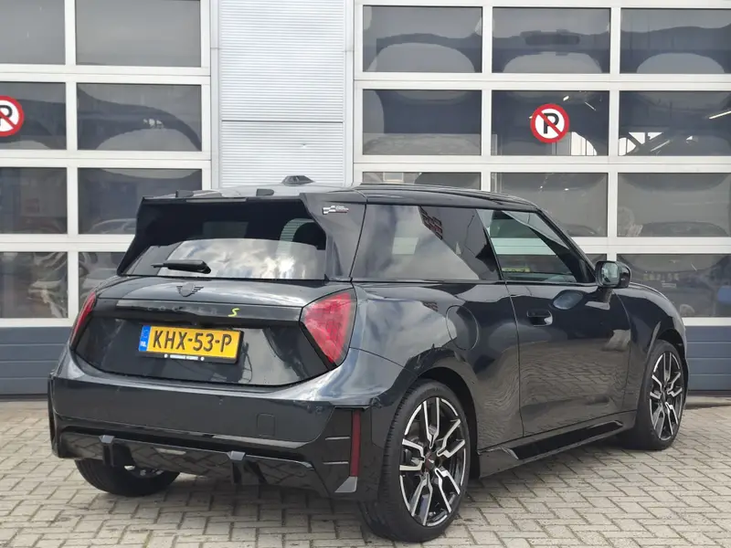 MINI Electric 3-Deurs Cooper SE John Cooper Works 54.2 kWh 2024 leasen bij DreamLease: foto 2