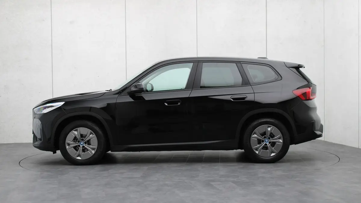BMW iX1 xDrive30 Launch Edition: foto 2