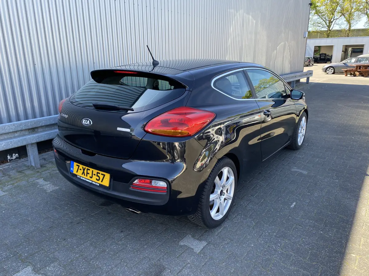 Kia pro_cee'd 1.6 GDI 20th Anniversary: foto 2