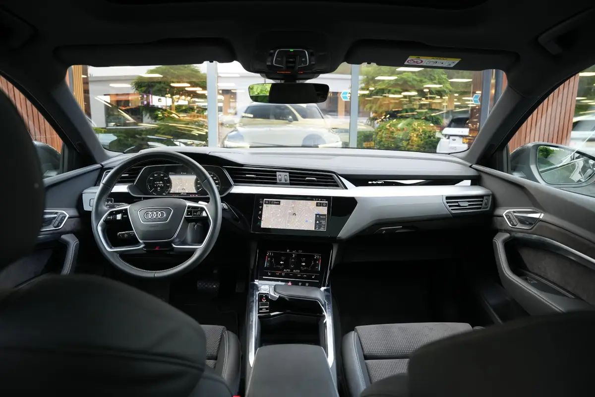 Audi e-tron e-tron 50 quattro Launch edition Black 71 kWh: foto 2