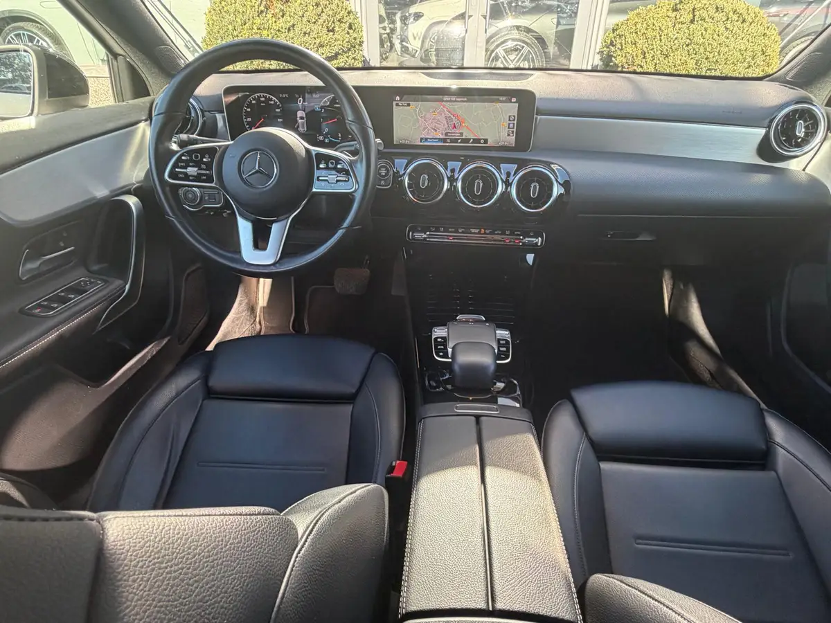 Mercedes-Benz A-Klasse 220 Launch Edition l Panoramadak l MBUX l Camera l Night pakket l Augmented Reality l LED High Performace l LEDER Twin l Spiegel pakket l Parkeer pakket l Cruise controle l Automatische airco l: foto 2