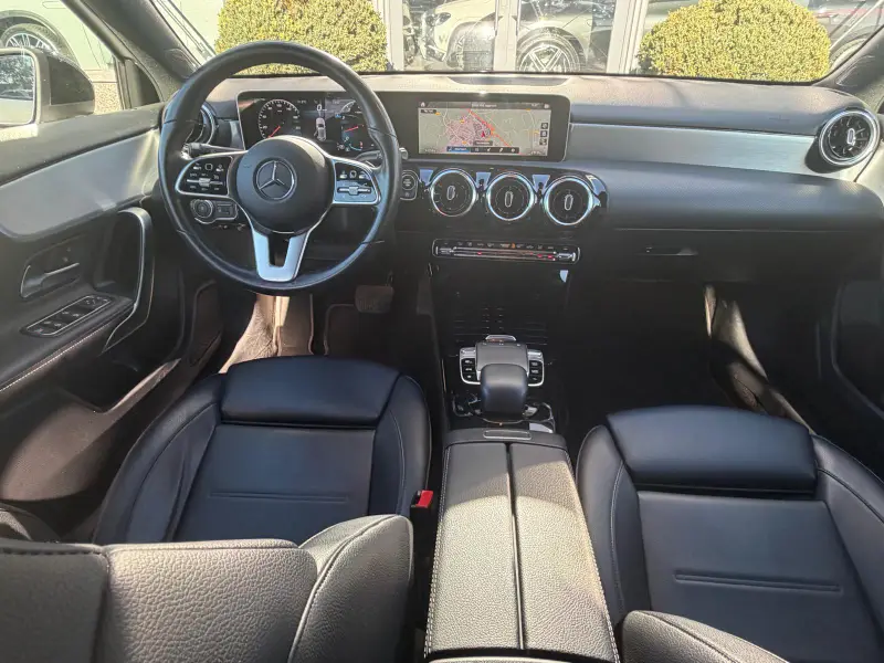 Mercedes-Benz A-Klasse 220 Launch Edition l Panoramadak l MBUX l Camera l Night pakket l Augmented Reality l LED High Performace l LEDER Twin l Spiegel pakket l Parkeer pakket l Cruise controle l Automatische airco l 2019 leasen bij DreamLease: foto 2